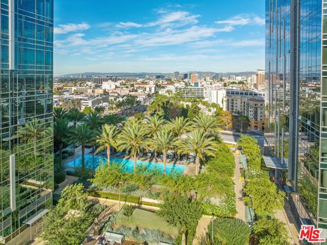 877 Francisco Street, Los Angeles CA: https://media.crmls.org/mediaz/b78c8448-e913-4f1d-b233-25680f9868f5.jpg