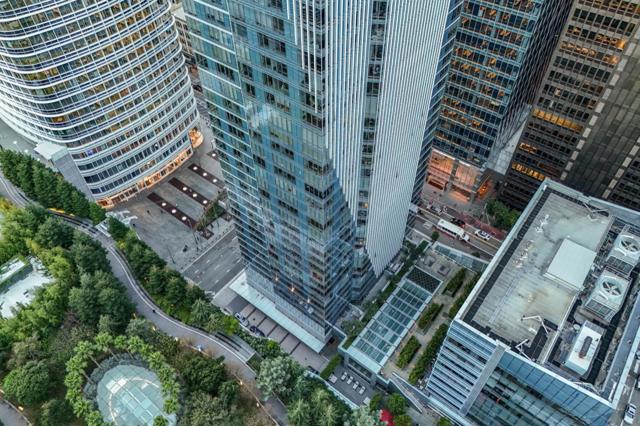 Image 29 of 39 For 301 Mission Street 36f