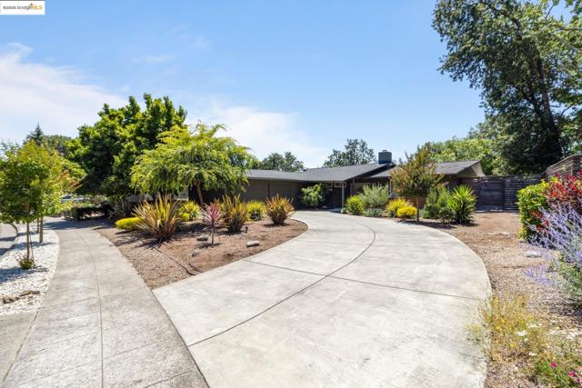 2041 Hidden Valley Dr, Santa Rosa CA: https://media.crmls.org/mediaz/b78ddc5d-ee12-40c5-a73a-2e9d9dd05ad0.jpg