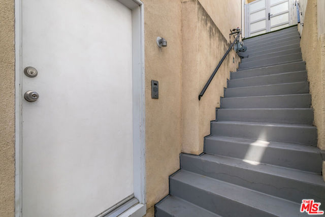 8783 Lookout Mountain Avenue, Los Angeles CA: https://media.crmls.org/mediaz/b78e5946-da2d-466d-90a7-f7cedd975677.jpg