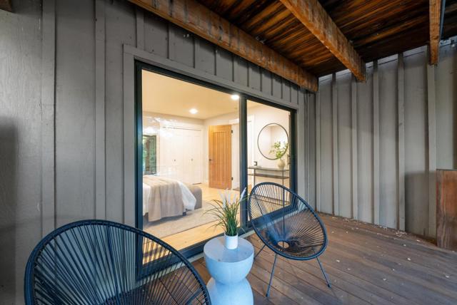 21 Valley Oak Street, Portola Valley CA: https://media.crmls.org/mediaz/b78e73a7-1199-4178-911f-c5f498efc095.jpg