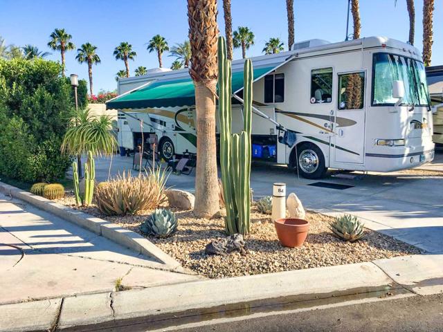 80394 Avenue 48, Indio CA: https://media.crmls.org/mediaz/b78e74f8-7557-4eb6-a3db-474fbe53ece8.jpg