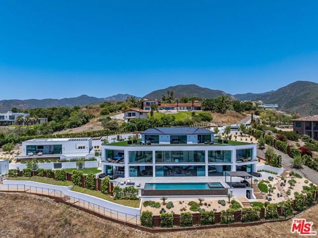 6156 Zumirez Drive, Malibu CA: https://media.crmls.org/mediaz/b78f70c8-8a7b-43fa-aac5-c3fbbc069eeb.jpg