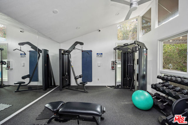 1586 Palisades Drive, Pacific Palisades CA: https://media.crmls.org/mediaz/b78fd406-6079-4270-b201-4a9bf6140e95.jpg