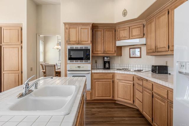 Detail Gallery Image 13 of 32 For 3602 Hidden Ridge Rd, Jamul,  CA 91935 - 4 Beds | 3 Baths