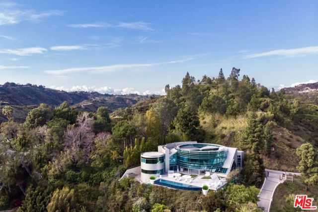 1169 Loma Linda Drive, Beverly Hills CA: https://media.crmls.org/mediaz/b79116dd-68e0-41b1-b4aa-eee3275ec7b3.jpg
