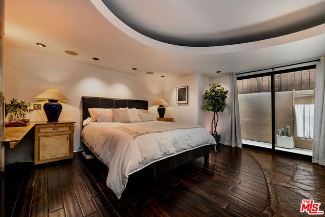 7495 Mulholland Drive, Los Angeles CA: https://media.crmls.org/mediaz/b7911a45-ade7-4f00-a223-048aa2fe9ffa.jpg