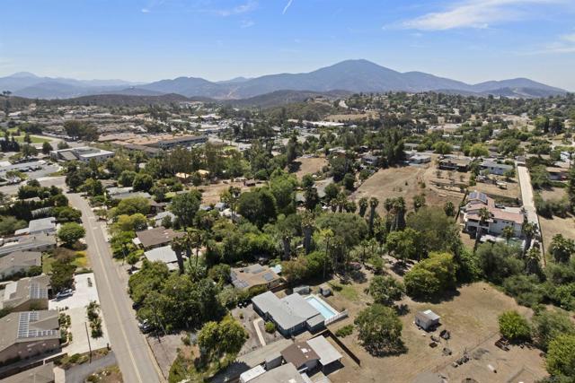10705 Louisa Dr., La Mesa CA: https://media.crmls.org/mediaz/b7912137-0816-45cb-92ea-cb0a44cc117e.jpg