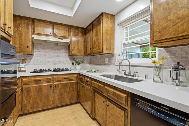 Detail Gallery Image 13 of 29 For 416 W Hillcrest Bld, Monrovia,  CA 91016 - 3 Beds | 2 Baths