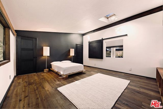 625 Reithe Avenue, Calabasas CA: https://media.crmls.org/mediaz/b792fd86-d584-4440-9f1f-60e38c6d33cb.jpg