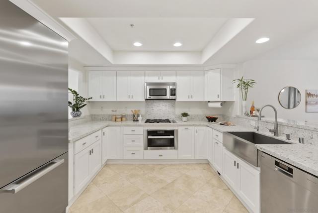 7520 Draper Ave, La Jolla CA: https://media.crmls.org/mediaz/b79398a4-07cb-4385-8b7a-8d94529ac2bb.jpg