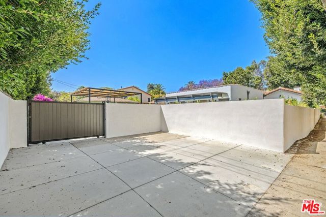 1902 Parnell Avenue, Los Angeles, California 90025, 3 Bedrooms Bedrooms, ,3 BathroomsBathrooms,Single Family Residence,For Sale,Parnell,24408439