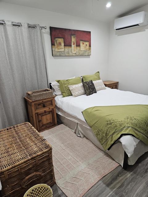 4884 Avenida Del Sol, Joshua Tree CA: https://media.crmls.org/mediaz/b7941e50-8263-4965-bc8a-735a01d2004a.jpg