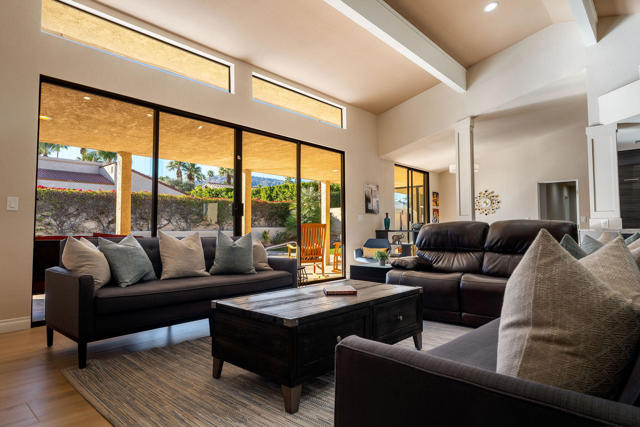 72815 Somera Road, Palm Desert CA: https://media.crmls.org/mediaz/b7944542-c284-4cc8-a4de-285e00686147.jpg