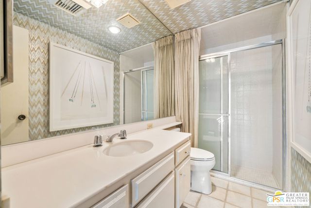 40675 E Thunderbird Terrace, Rancho Mirage CA: https://media.crmls.org/mediaz/b7953478-bfa2-4d52-be93-f4c671627006.jpg