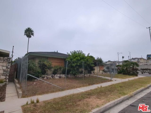 5809 Chariton Avenue, Los Angeles, California 90056, 3 Bedrooms Bedrooms, ,3 BathroomsBathrooms,Single Family Residence,For Sale,Chariton,24451535