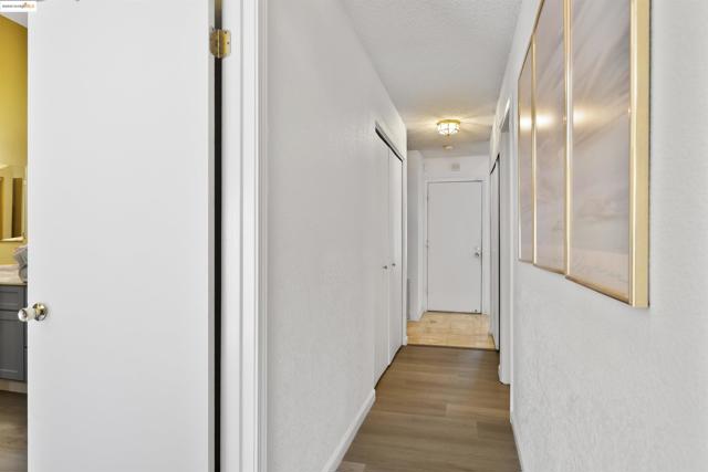 1031 Valley Oak Way, Fairfield CA: https://media.crmls.org/mediaz/b7958de2-624d-4b87-a982-ef9adb7079ca.jpg