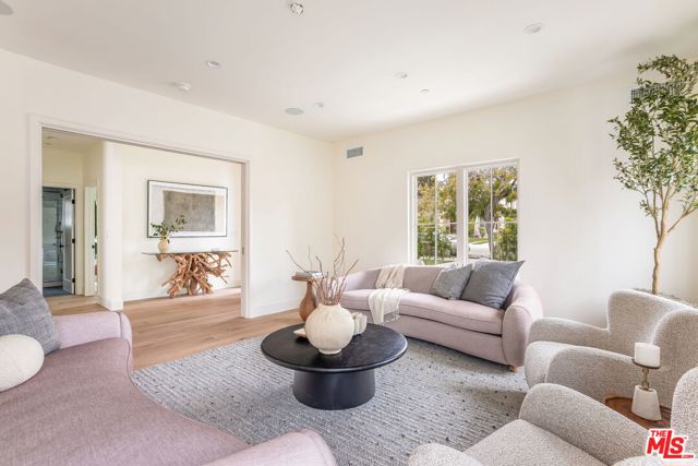 2455 23rd Street, Santa Monica CA: https://media.crmls.org/mediaz/b795d9d4-a7c7-4bfb-a372-df7dc6ae15c1.jpg