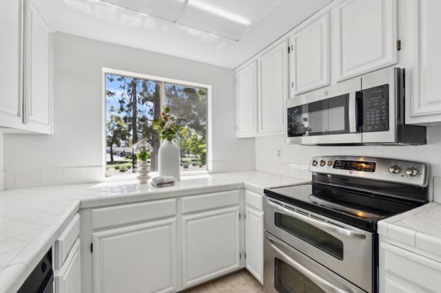 820 Boardwalk Place, Redwood City CA: https://media.crmls.org/mediaz/b79672b6-6d6c-4f9f-8fbd-077f5a2953a6.jpg