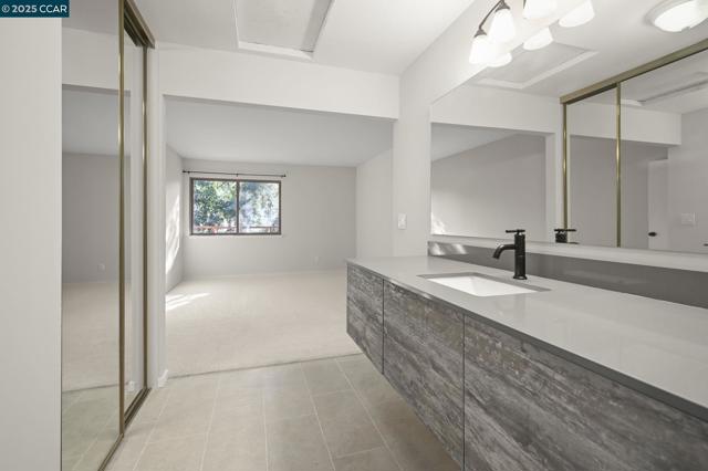 5095 Valley Crest Dr, Concord CA: https://media.crmls.org/mediaz/b7969aaa-9915-4775-9fe5-540b6a3a0c0d.jpg