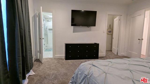 4925 W 20th Street, Los Angeles CA: https://media.crmls.org/mediaz/b796d736-e6e1-4948-ad89-f53fa6c23395.jpg