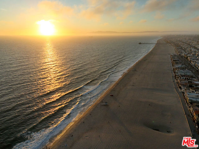 1116 7th Street, Hermosa Beach, California 90254, 3 Bedrooms Bedrooms, ,2 BathroomsBathrooms,Residential,Sold,7th,25565713