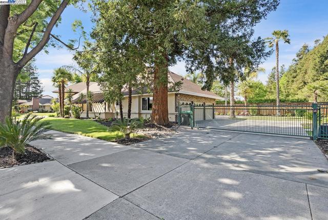 3693 Mohr Ave, Pleasanton CA: https://media.crmls.org/mediaz/b797060f-0d20-487d-929b-0a1e7c5d1dcf.jpg