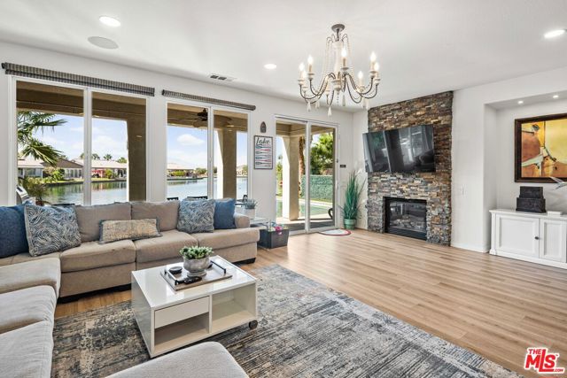 42871 Beato Drive, Indio CA: https://media.crmls.org/mediaz/b7974e25-f355-4614-938f-6b33a5c2661d.jpg