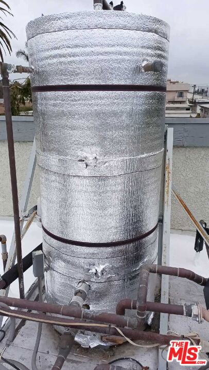 3321 Keystone Avenue, Los Angeles CA: https://media.crmls.org/mediaz/b7979003-46da-403f-9c18-d62ceace6c04.jpg