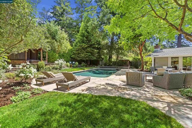 51 Ivy Dr, Orinda CA: https://media.crmls.org/mediaz/b797ab4a-1375-44c9-a438-3e352d219835.jpg