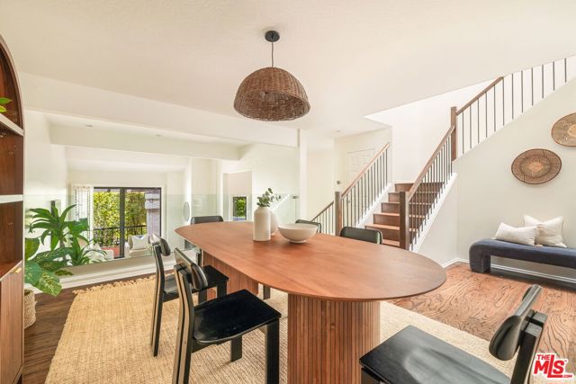 17200 Palisades Circle, Pacific Palisades CA: https://media.crmls.org/mediaz/b797c5da-8471-4f07-99ad-5e14b5eddbae.jpg