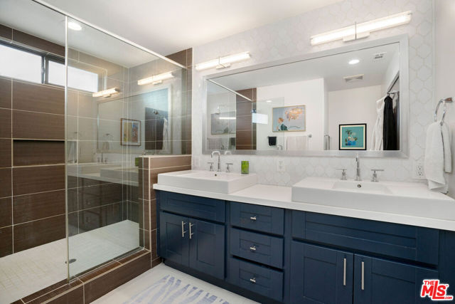 6216 Primrose Avenue, Los Angeles CA: https://media.crmls.org/mediaz/b797cf4d-8a66-454e-aa5c-ee75c23e60d2.jpg