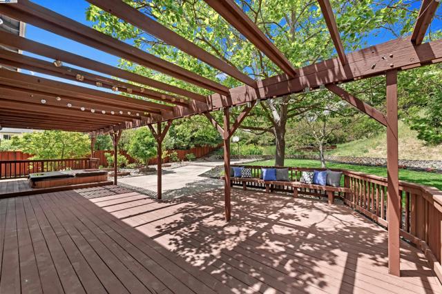 8658 Fenwick Way, Dublin CA: https://media.crmls.org/mediaz/b797dc5e-2a7e-44cb-97ba-a3d576ac3205.jpg