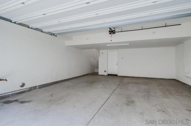 Image 20 of 39 For 12962 Peppergrass Creek Gate  43