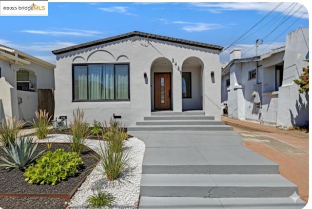 2427 67th Ave, Oakland CA: https://media.crmls.org/mediaz/b799fc1c-e455-42f2-b755-32cbc338cdbd.jpg