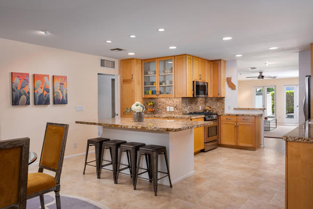 590 N Plaza Amigo, Palm Springs, CA 92262