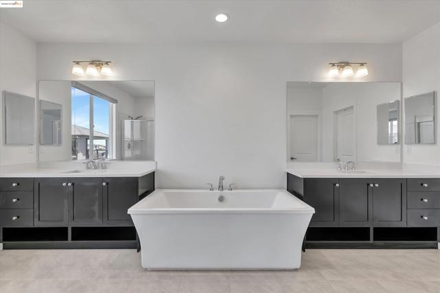 2281 Garden Farms Ave, Lathrop CA: https://media.crmls.org/mediaz/b79a85a1-9746-49e3-958b-7cb42790e4aa.jpg