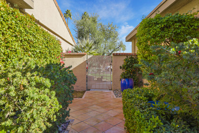 35 La Ronda Drive, Rancho Mirage, CA 92270