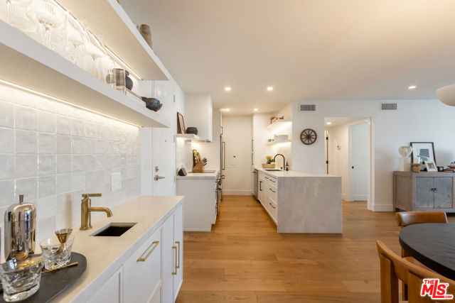 1351 N Crescent Heights Boulevard, West Hollywood CA: https://media.crmls.org/mediaz/b79b1302-3237-4974-982b-19ed34d61683.jpg