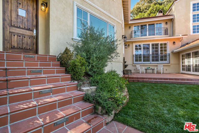 941 N Norman Place, Los Angeles CA: https://media.crmls.org/mediaz/b79b85db-2a4f-47d4-9df6-8eba6d714d2e.jpg