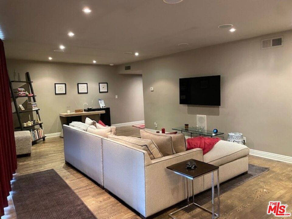 2260 N Cahuenga Boulevard #502