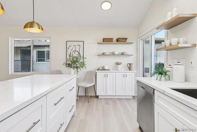 4043 Utah St, San Diego CA: https://media.crmls.org/mediaz/b79bf2d8-bc7e-4c6c-9b20-dea8a4770387.jpg