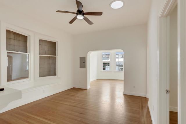 213 7th Street, Oakland CA: https://media.crmls.org/mediaz/b79bfd21-4df8-4563-82f4-1effdc992555.jpg