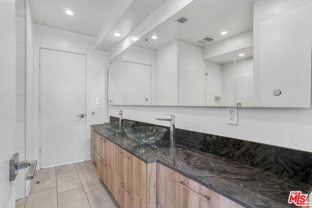 1445 1/4 N Martel Avenue, Los Angeles CA: https://media.crmls.org/mediaz/b79c225a-96dd-4b5b-a448-b5b23e9ead8a.jpg