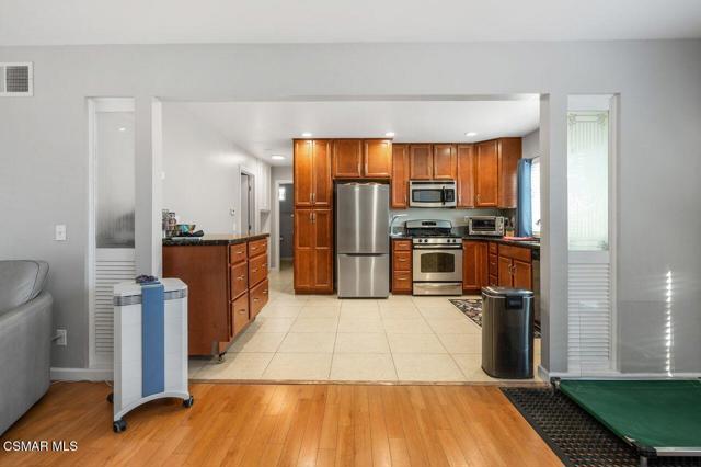 9538 El Cajon Street, Ventura CA: https://media.crmls.org/mediaz/b79c3066-de1e-486e-818b-4662eff51cc9.jpg