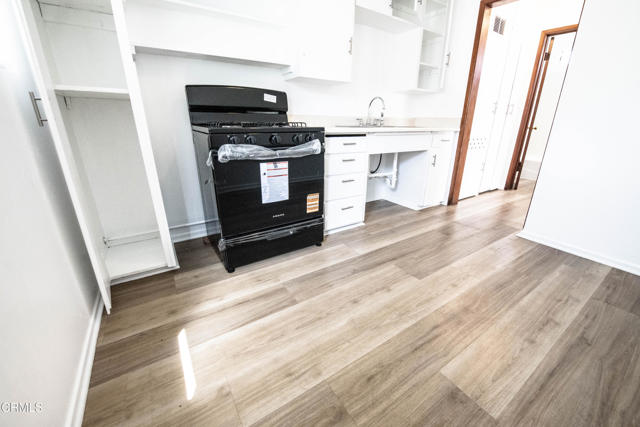 2256 2258 Pierpont Boulevard, Ventura CA: https://media.crmls.org/mediaz/b79c316b-c0cb-4e8e-8965-565778549165.jpg
