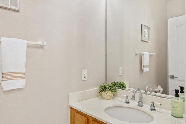 Detail Gallery Image 19 of 47 For 230 Venetia Way, Oceanside,  CA 92057 - 3 Beds | 2/1 Baths