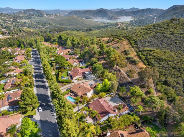 2241 Willowbrook St, Escondido CA: https://media.crmls.org/mediaz/b79d3fa3-c7dd-4c2f-86fc-40bfd69a6e26.jpg