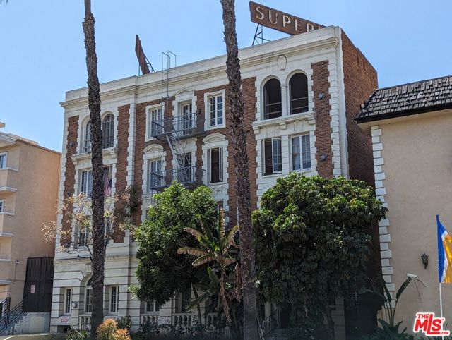 335 S Berendo Street, Los Angeles CA: https://media.crmls.org/mediaz/b79e51d2-dc97-4e81-929c-951d073b8422.jpg