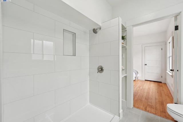 2155 42nd Ave, Oakland CA: https://media.crmls.org/mediaz/b79e57e2-25a6-4c31-8469-4d49cef4affe.jpg